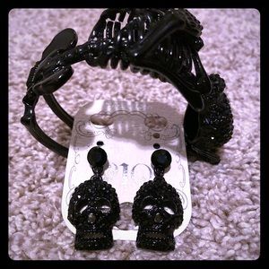 Black skull earrings and bracelet